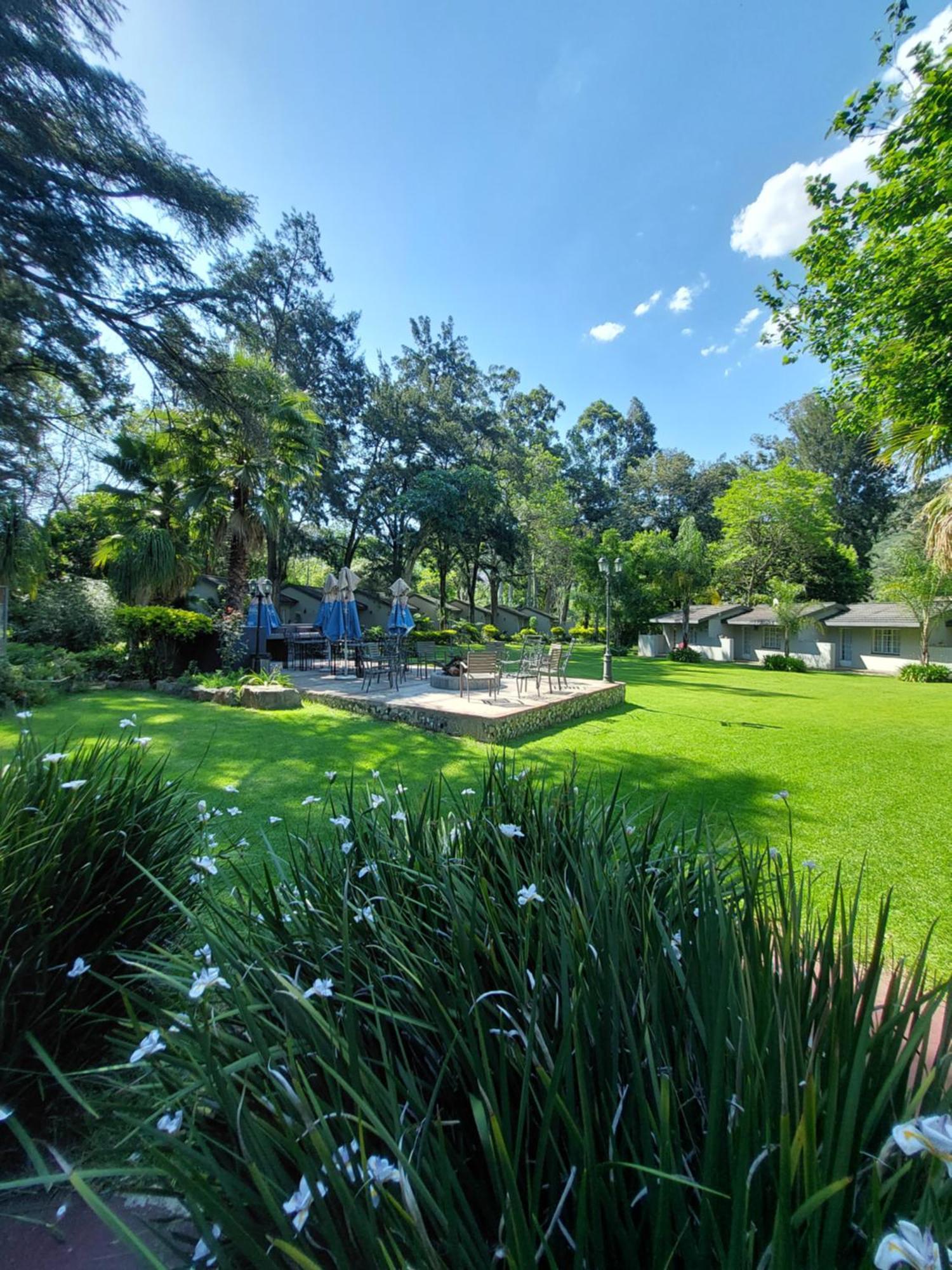 Wayside Lodge Waterval Boven Bagian luar foto